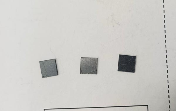 石墨片用什么切割呢？精密激光切割機！(圖1)